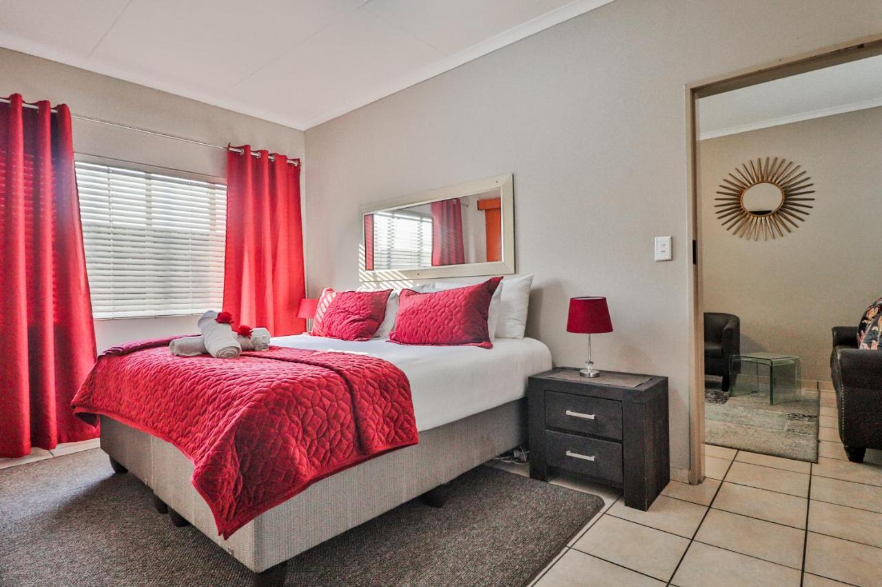 Rudman Townhouses - Or Tambo Airport Boksburg Luaran gambar